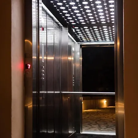 阿克罗伊亚利度假公寓 酒店